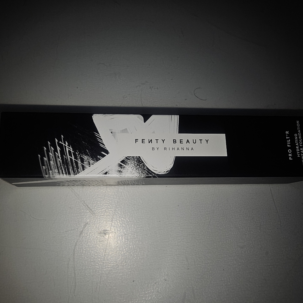 Fenty beauty 360 pro filt'r hydrating foundation nib